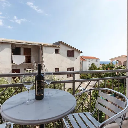 Apartament Lovely In Okrug Gornji With Kitchen Trogir