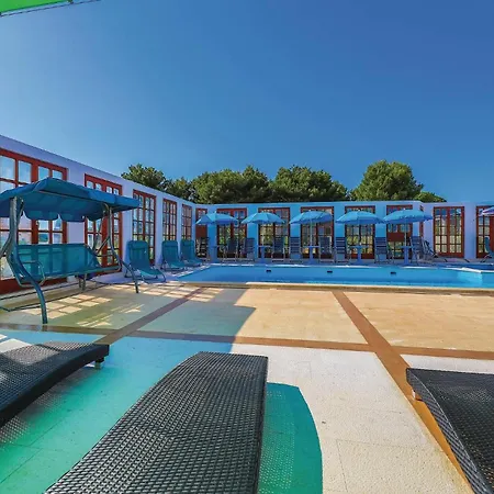 Apartment One-bedroom In Okrug Gornji *