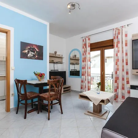 Lovely In Okrug Gornji With Kitchen Apartament Trogir