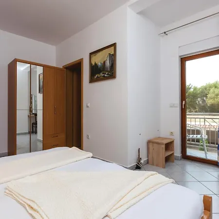 Apartament Lovely In Okrug Gornji With Kitchen Trogir