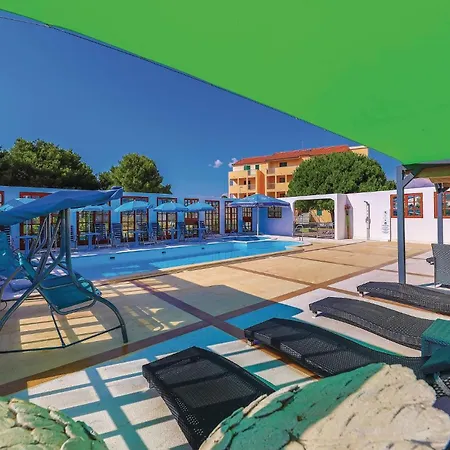 One-bedroom In Okrug Gornji شقة